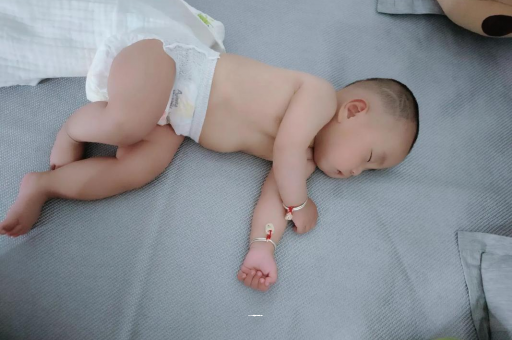 无棣几个月宝宝会抬头